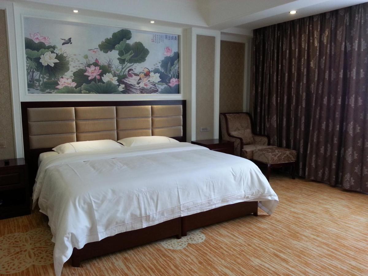 New West Street Hotel - Grand Wing Yangshuo Room photo